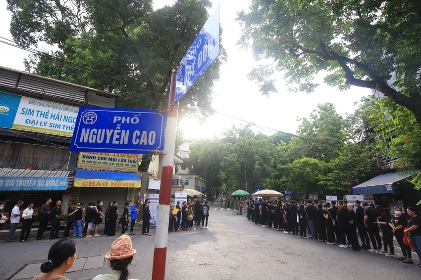 Hình ảnh người dân nghẹn ngào tiễn biệt Tổng Bí thư Nguyễn Phú Trọng