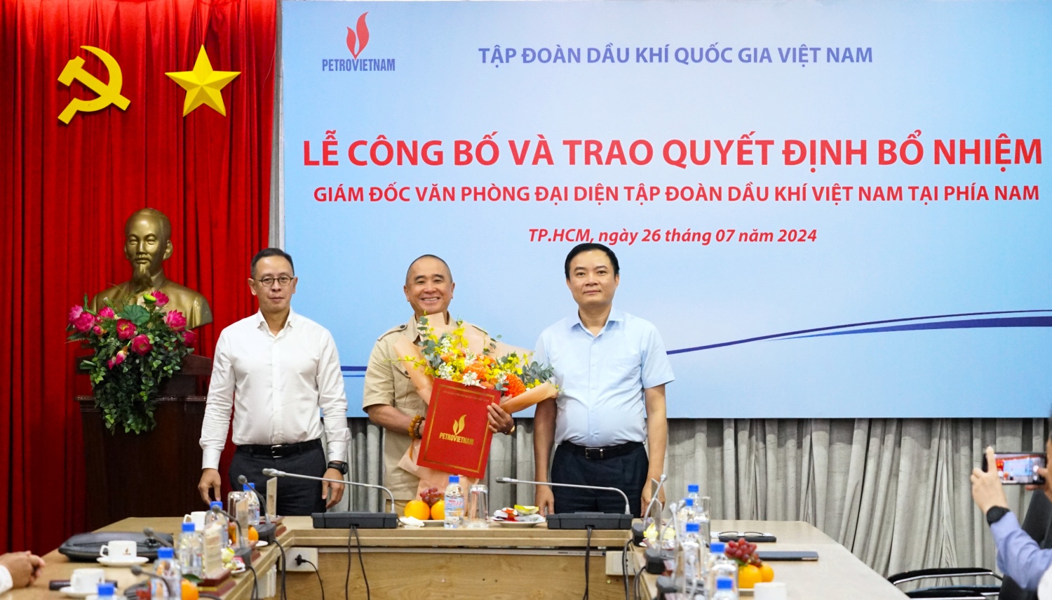 Bổ nhiệm Giám đốc Văn phòng đại diện Tập đoàn Dầu khí Việt Nam tại phía Nam Bổ nhiệm Giám đốc Văn phòng đại diện Tập đoàn Dầu khí Việt Nam tại phía Nam