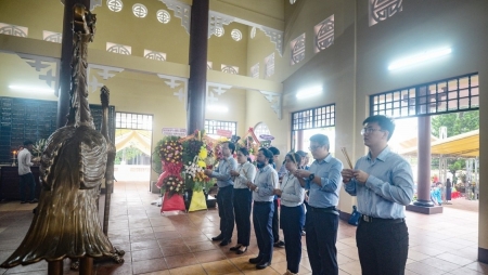 Trường Đại học Dầu khí Việt Nam viếng Đền thờ Liệt sĩ Long Phước