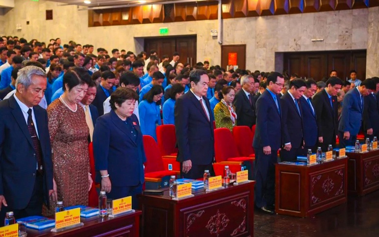  các đại biểu dành một phút mặc niệm Tổng Bí thư Nguyễn Phú Trọng.