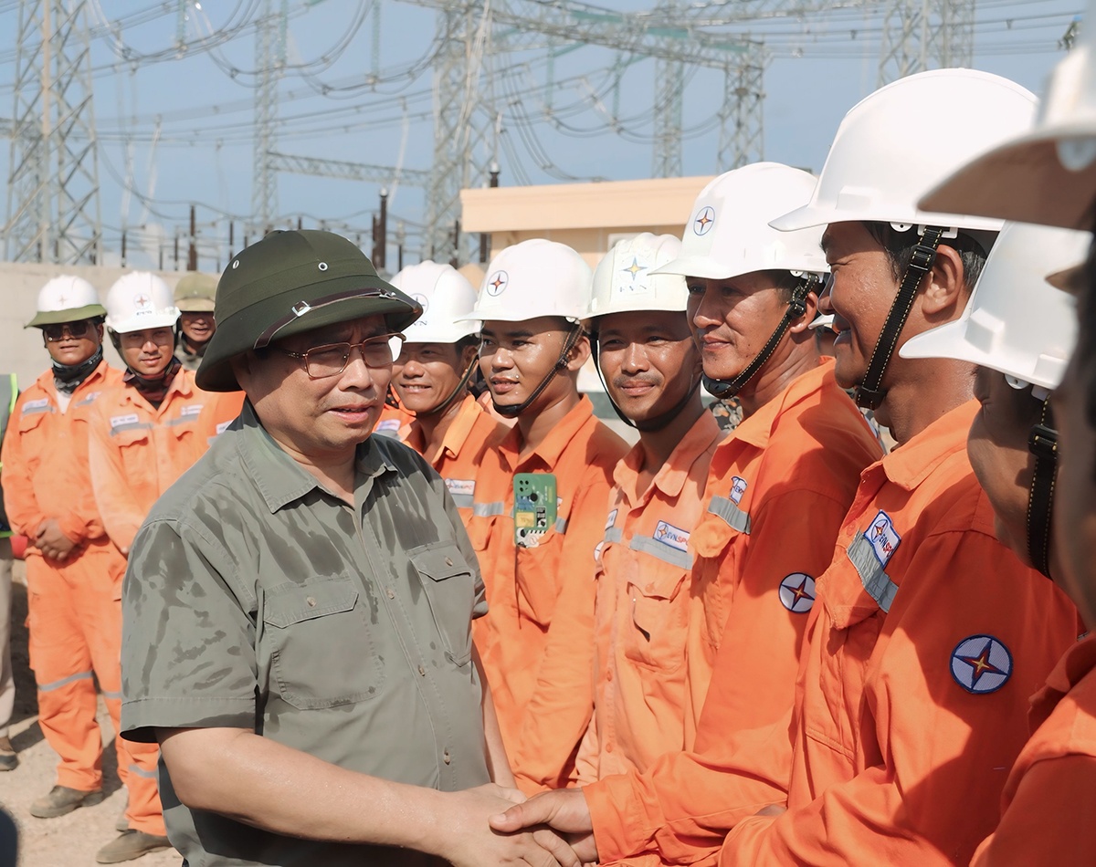 Thủ tướng Chính phủ thăm và động viên lực lượng thi công Dự án đường dây 500kV mạch 3 
