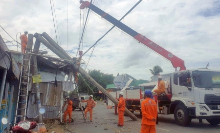 EVNSPC cảnh báo nguy cơ mất an toàn điện mùa mưa bão