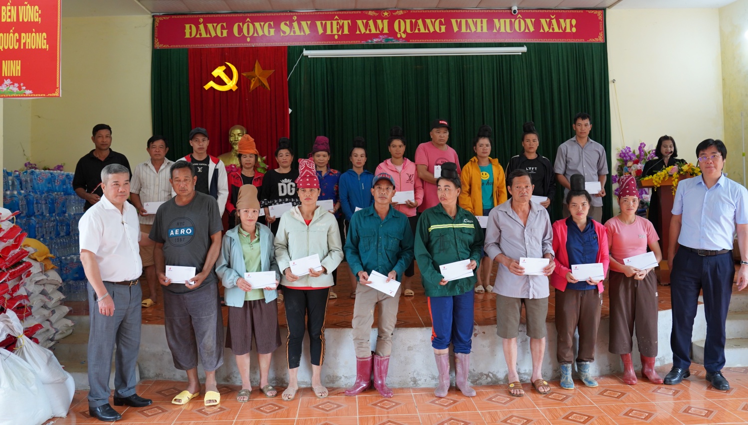 Petrovietnam hỗ trợ tỉnh Sơn La và tỉnh Điện Biên Phủ khắc phục hậu quả mưa lũ