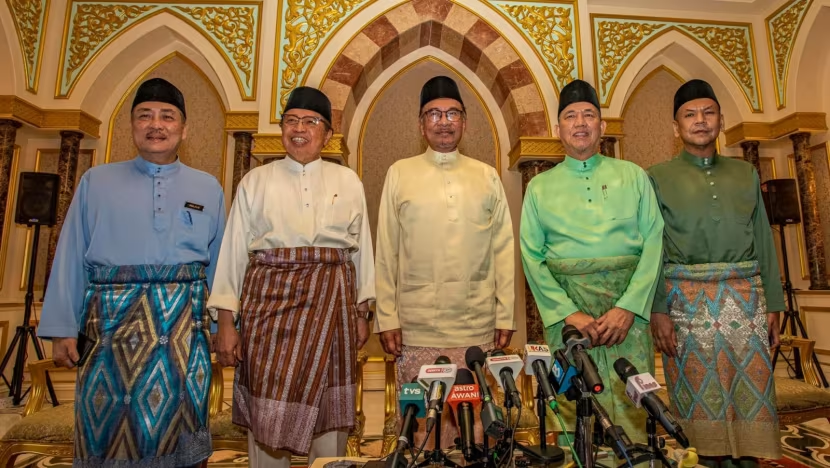 Tranh chấp giữa Petronas và chính quyền các tỉnh dầu khí ở Malaysia