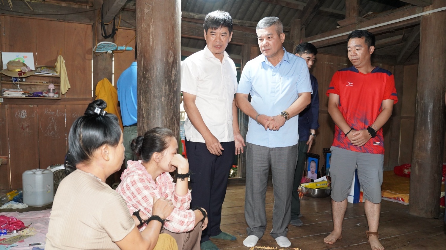 [PetroTimesTV] Đoàn công tác Petrovietnam thăm hỏi, hỗ trợ người dân Sơn La và Điện Biên khắc phục hậu quả mưa lũ.