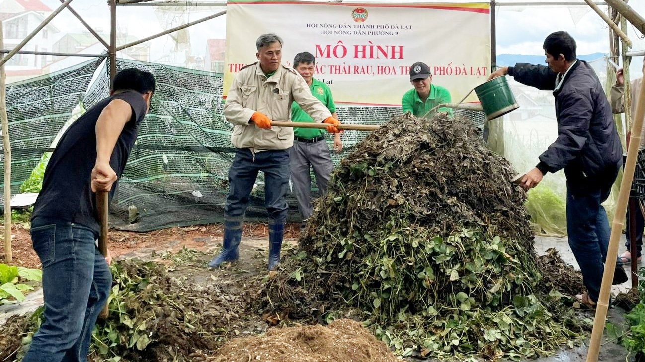 Xử lý rác thải nông nghiệp thành phân hữu cơ bảo vệ môi trường