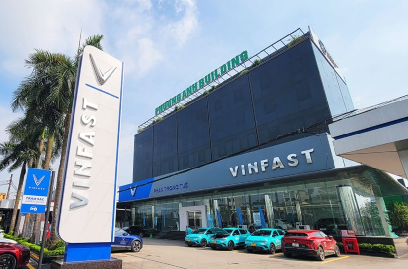 Cận cảnh showroom 8.000m2 lớn nhất Việt Nam của VinFast