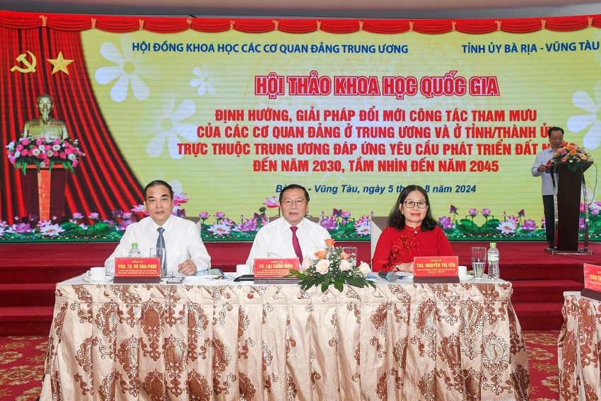 Đổi mới công tác tham mưu của các cơ quan Đảng đáp ứng yêu cầu phát triển đất nước