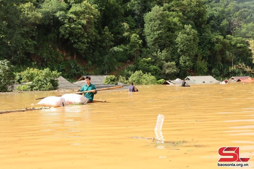 Mưa lũ gây thiệt hại nặng nề cho nhân dân hai tỉnh Sơn La và Điện Biên