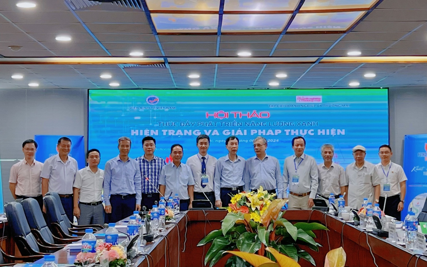 Các đại biểu tham gia Hội thảo khoa học