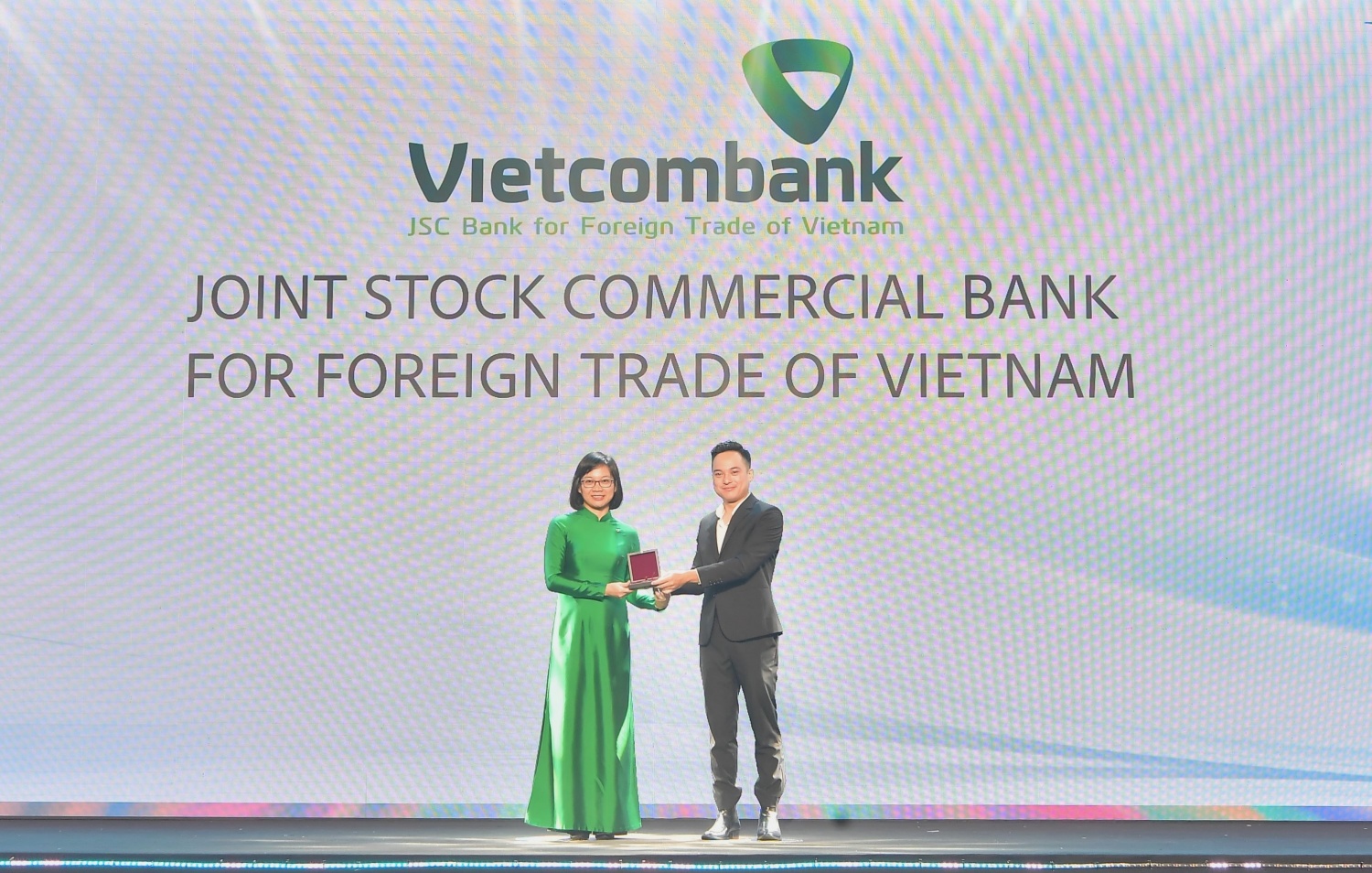 HR ASIA vinh danh Vietcombank tại tất cả các hạng mục giải thưởng “Nơi làm việc tốt nhất Châu Á” năm 2024