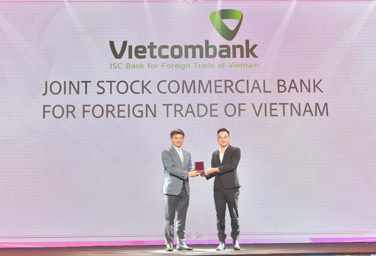 HR ASIA vinh danh Vietcombank tại tất cả các hạng mục giải thưởng “Nơi làm việc tốt nhất Châu Á” năm 2024