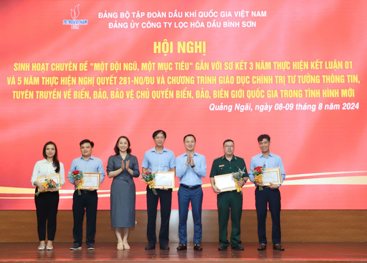 Đảng ủy BSR khen thưởng các tập thể và cá nhân đã có thành tích tốt trong việc triển khai thực hiện Nghị quyết 281 tại Đảng ủy BSR.