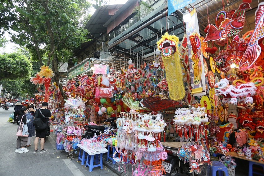 Tết Trung Thu đến sớm, “nhuộm đỏ” phố Hàng Mã