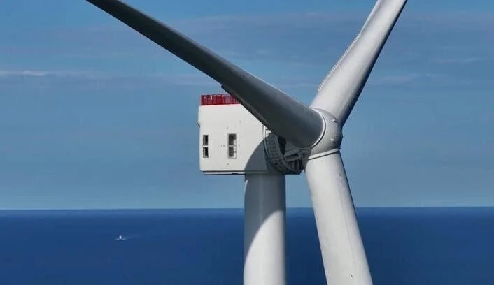 Vineyard Wind được phép tiếp tục lắp đặt một phần các tháp và tuabin gió