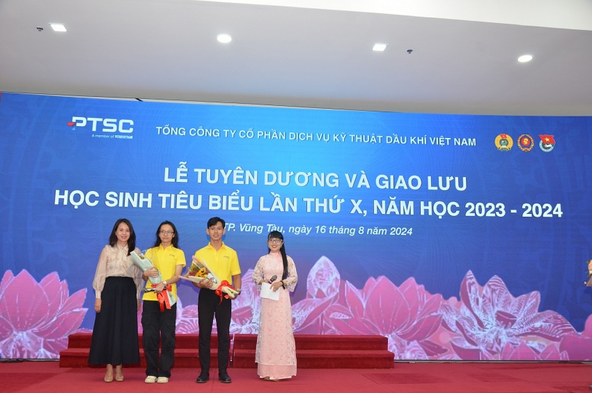 Hành trình lần thứ X: PTSC tổ chức lễ tuyên dương học sinh giỏi tiêu biểu xuất sắc Hành trình lần thứ X: PTSC tổ chức lễ tuyên dương học sinh giỏi tiêu biểu xuất sắc