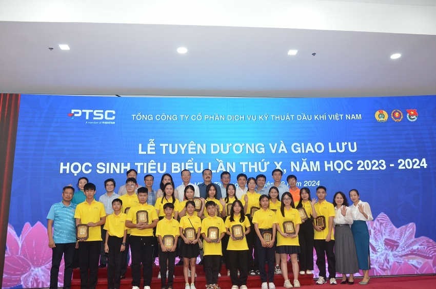 Hành trình lần thứ X: PTSC tổ chức lễ tuyên dương học sinh giỏi tiêu biểu xuất sắc Hành trình lần thứ X: PTSC tổ chức lễ tuyên dương học sinh giỏi tiêu biểu xuất sắc