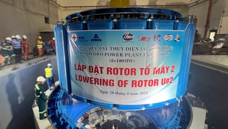 Hạ thành công rotor tổ máy 2 Dự án Nhà máy Thủy điện Ialy mở rộng