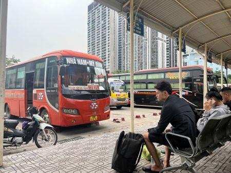 Giá vé tàu xe dịp nghỉ lễ 2/9: "Cháy" vé từ sớm