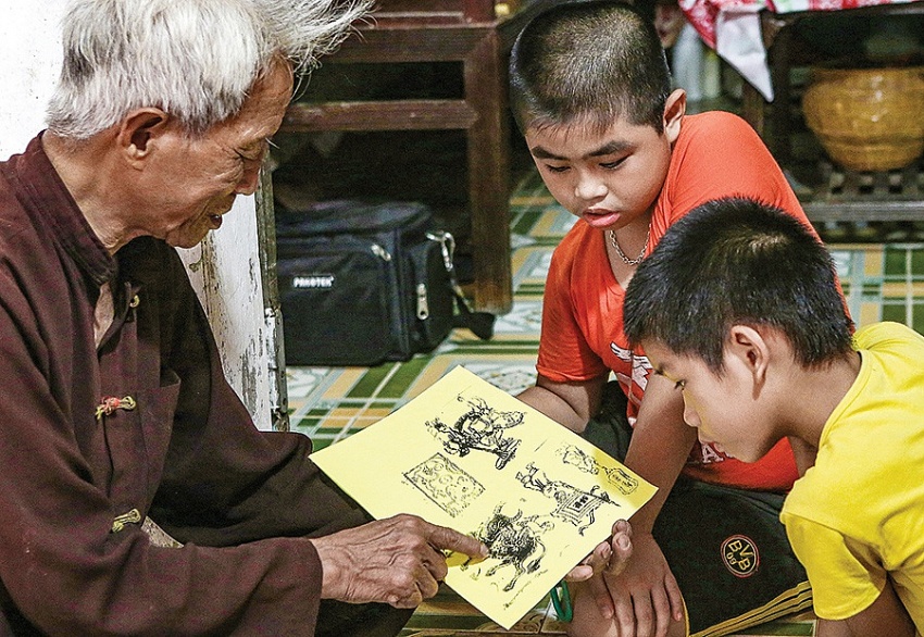 Đèn kéo quân và bài học đạo hiếu