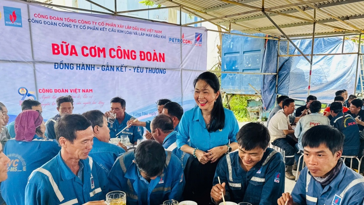 Bữa cơm Công đoàn PETROCONs – Đồng hành, gắn kết, yêu thương