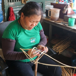 Về làng Hậu Ái gặp nghệ nhân cuối cùng làm đèn Trung thu truyền thống tại Hà Nội