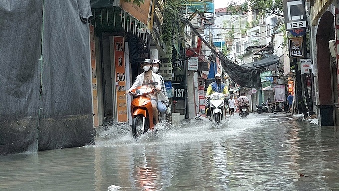 [Chùm ảnh] Hà Nội tan hoang sau bão Yagi