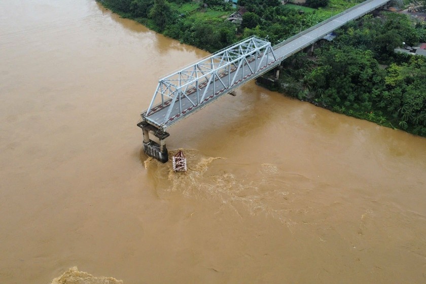 Phú Thọ phân luồng giao thông sau sự cố sập cầu Phong Châu