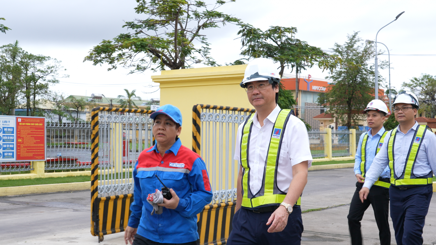 CĐ DKVN thăm hỏi, động viên NLĐ Dầu khí chịu ảnh hưởng của cơn bão số 3 tại Hải Phòng