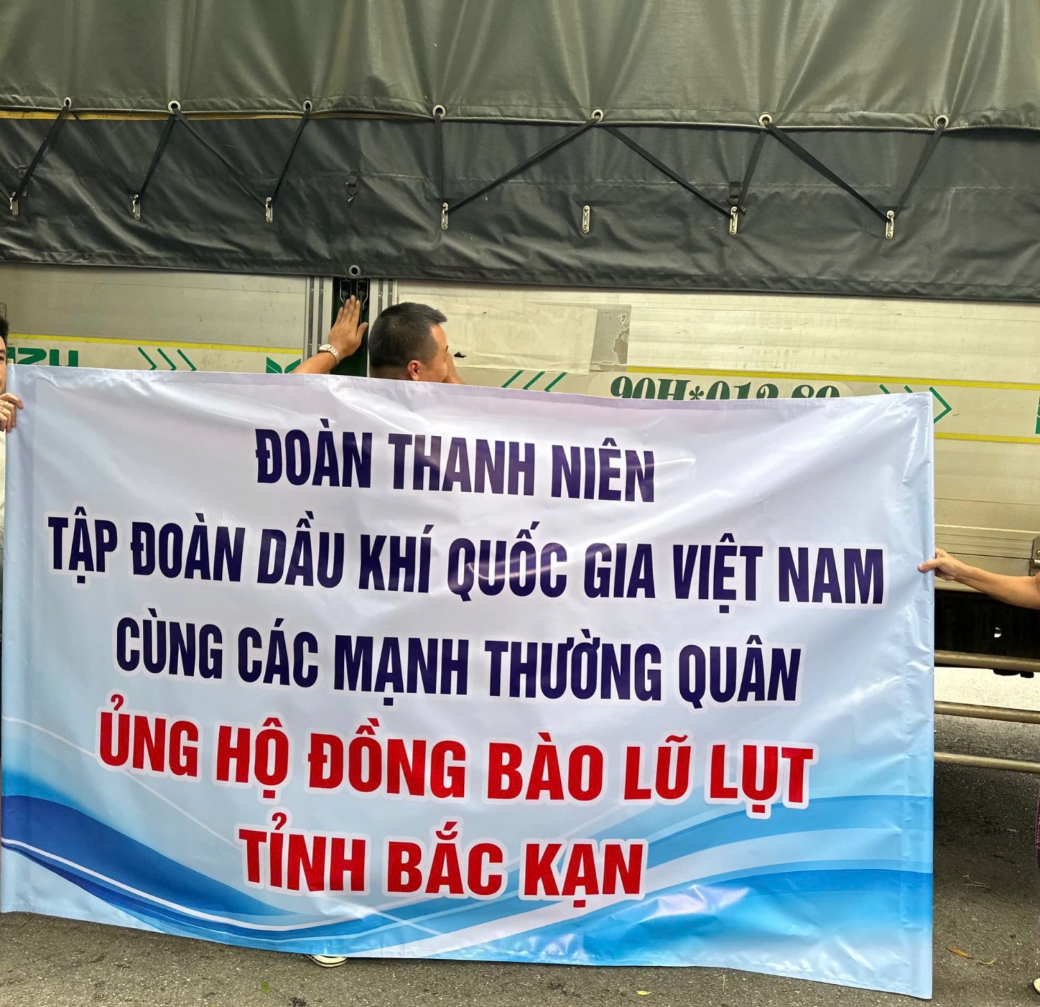 Đoàn Thanh niên Tập đoàn phát huy nghĩa tình dầu khí, hỗ trợ đồng bào thiệt hại do bão