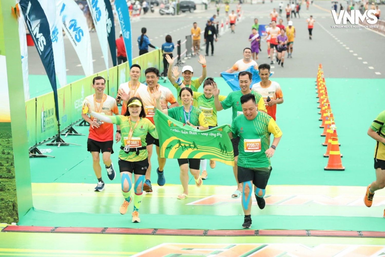 Các vận động viên tích cực chuẩn bị cho giải Marathon - Cà Mau 2024 Cúp Petrovietnam