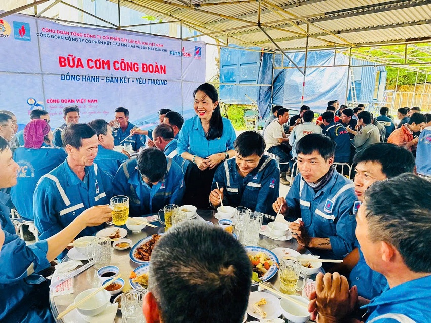 Những “Bữa cơm Công đoàn” ấm tình người Dầu khí