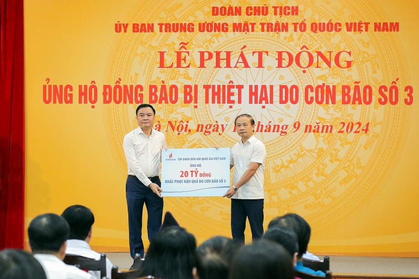 Muôn vàn yêu thương, người Dầu khí hướng về bà con vùng lũ