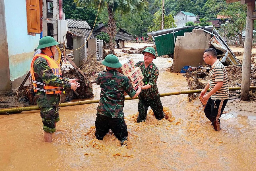 Xuất cấp lương thực, vật tư, hóa chất khử khuẩn cho địa phương khắc phục hậu quả bão số 3