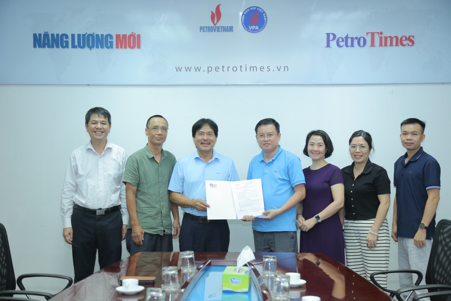 Hội Dầu khí Việt Nam khen thưởng Tạp chí Năng lượng Mới - PetroTimes