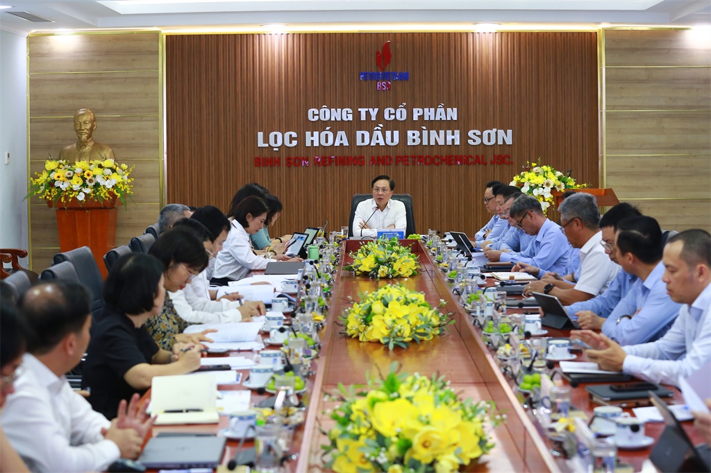Toàn cảnh buổi làm việc của Đoàn giám sát của Hội đồng Thành viên Tập đoàn Dầu khí Việt Nam làm việc tại BSR Toàn cảnh buổi làm việc của Đoàn giám sát của Hội đồng Thành viên Tập đoàn Dầu khí Việt Nam làm việc tại BSR