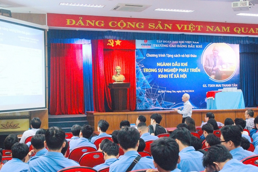 PV College tổ chức Hội thảo “Ngành Dầu khí trong sự nghiệp phát triển kinh tế - xã hội”