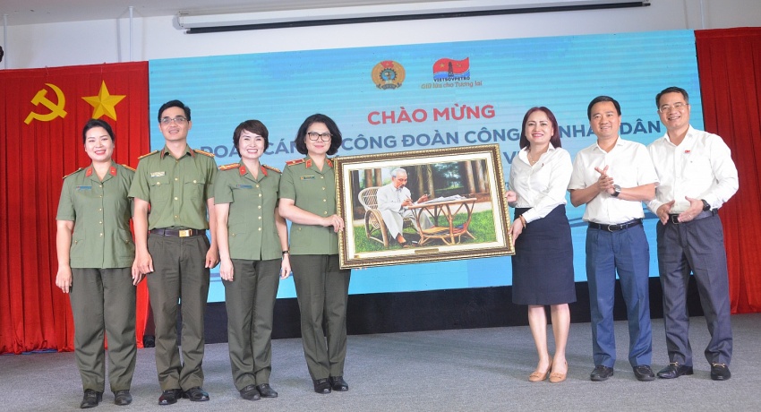 Công đoàn CAND và Công đoàn Dầu khí Việt Nam giao lưu, trao đổi kinh nghiệm Công đoàn CAND và Công đoàn Dầu khí Việt Nam giao lưu, trao đổi kinh nghiệm