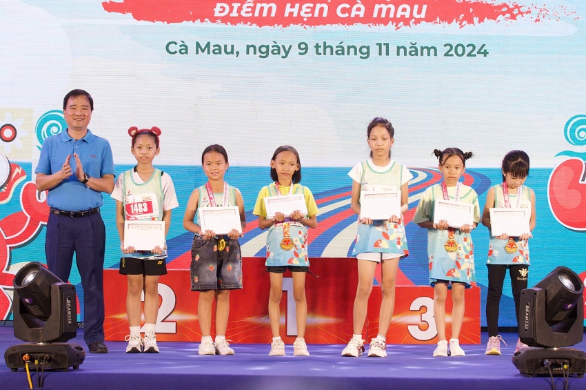 Hơn 1000 VĐV nhí thích thú hoàn thành đường đua Kid Run giải Cà Mau Marathon 2024