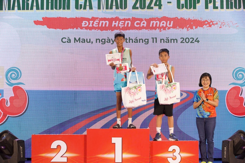 Hơn 1000 VĐV nhí thích thú hoàn thành đường đua Kid Run giải Cà Mau Marathon 2024