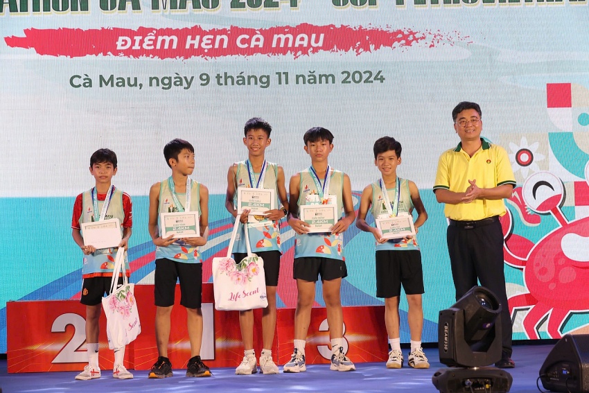 Hơn 1000 VĐV nhí thích thú hoàn thành đường đua Kid Run giải Cà Mau Marathon 2024