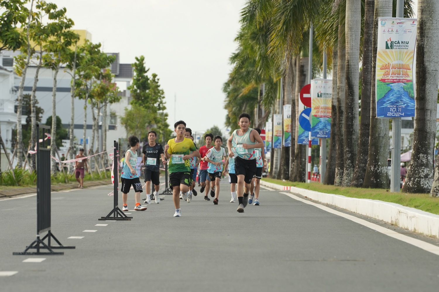 Hơn 1000 VĐV nhí thích thú hoàn thành đường đua Kid Run giải Marathon Cà Mau 2024 - Cúp Petrovietnam