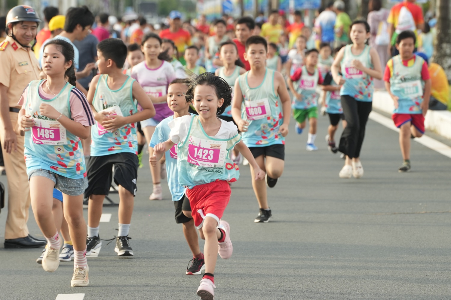 Hơn 1000 VĐV nhí thích thú hoàn thành đường đua Kid Run giải Marathon Cà Mau 2024 - Cúp Petrovietnam