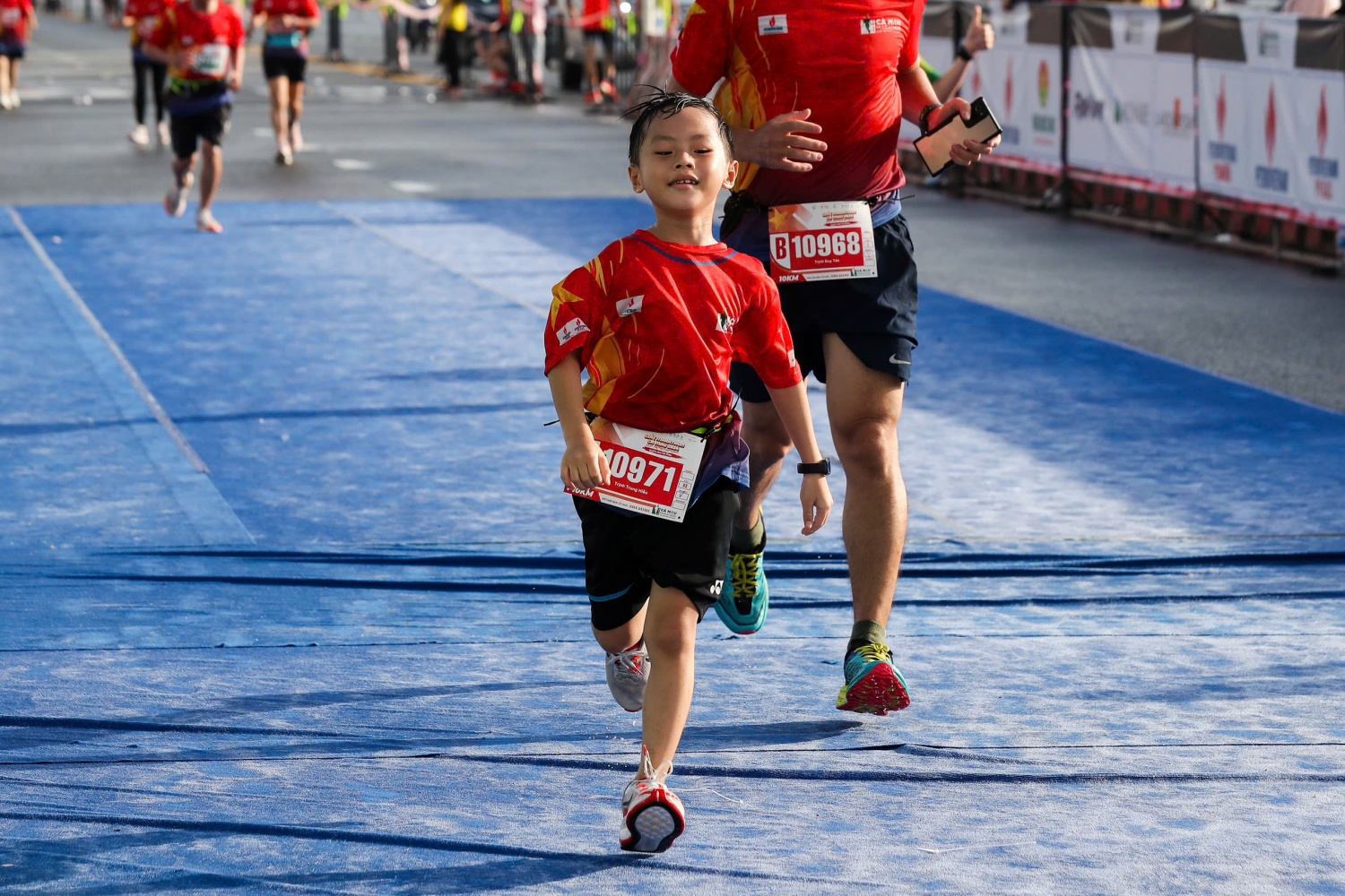 [Chùm ảnh] Hàng nghìn vận động viên tranh tài sôi nổi tại giải Marathon Cà Mau 2024