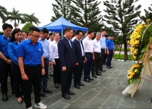 BSR dâng hoa tưởng nhớ cố Thủ tướng Võ Văn Kiệt - người đặt nền móng cho xây dựng NMLD Dung Quất