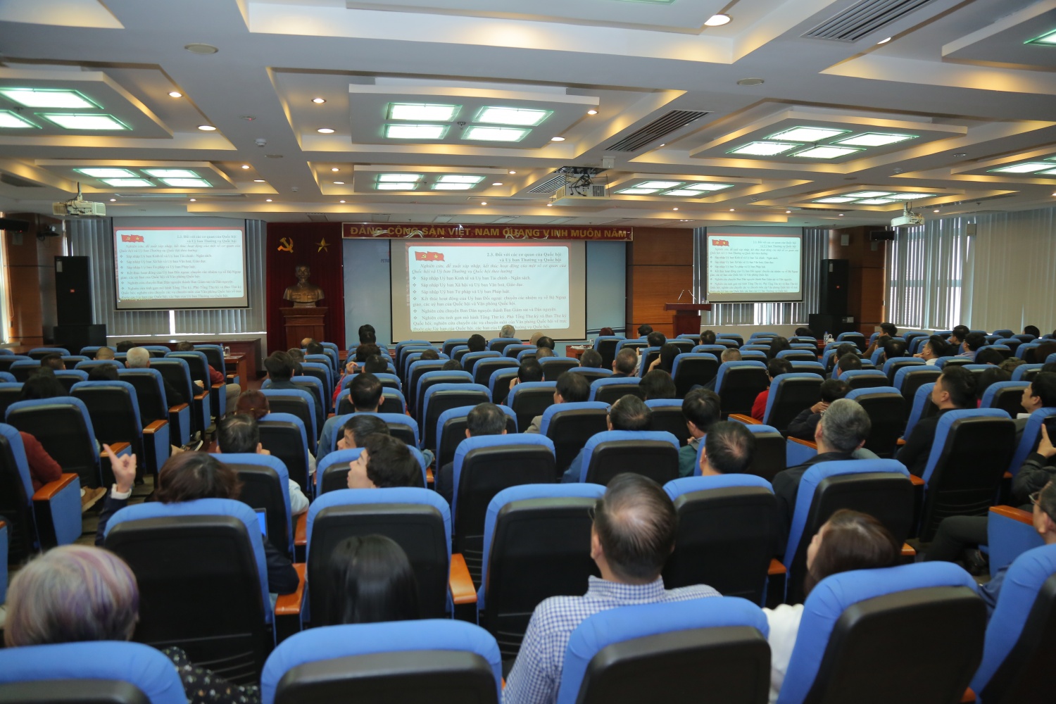 Đảng bộ Tập đoàn Dầu khí Quốc gia Việt Nam quán triệt, triển khai tổng kết thực hiện Nghị quyết 18 Hơn 5.000 đảng viên Đảng bộ Tập đoàn tham dự Hội nghị quán triệt, triển khai tổng kết thực hiện Nghị quyết 18