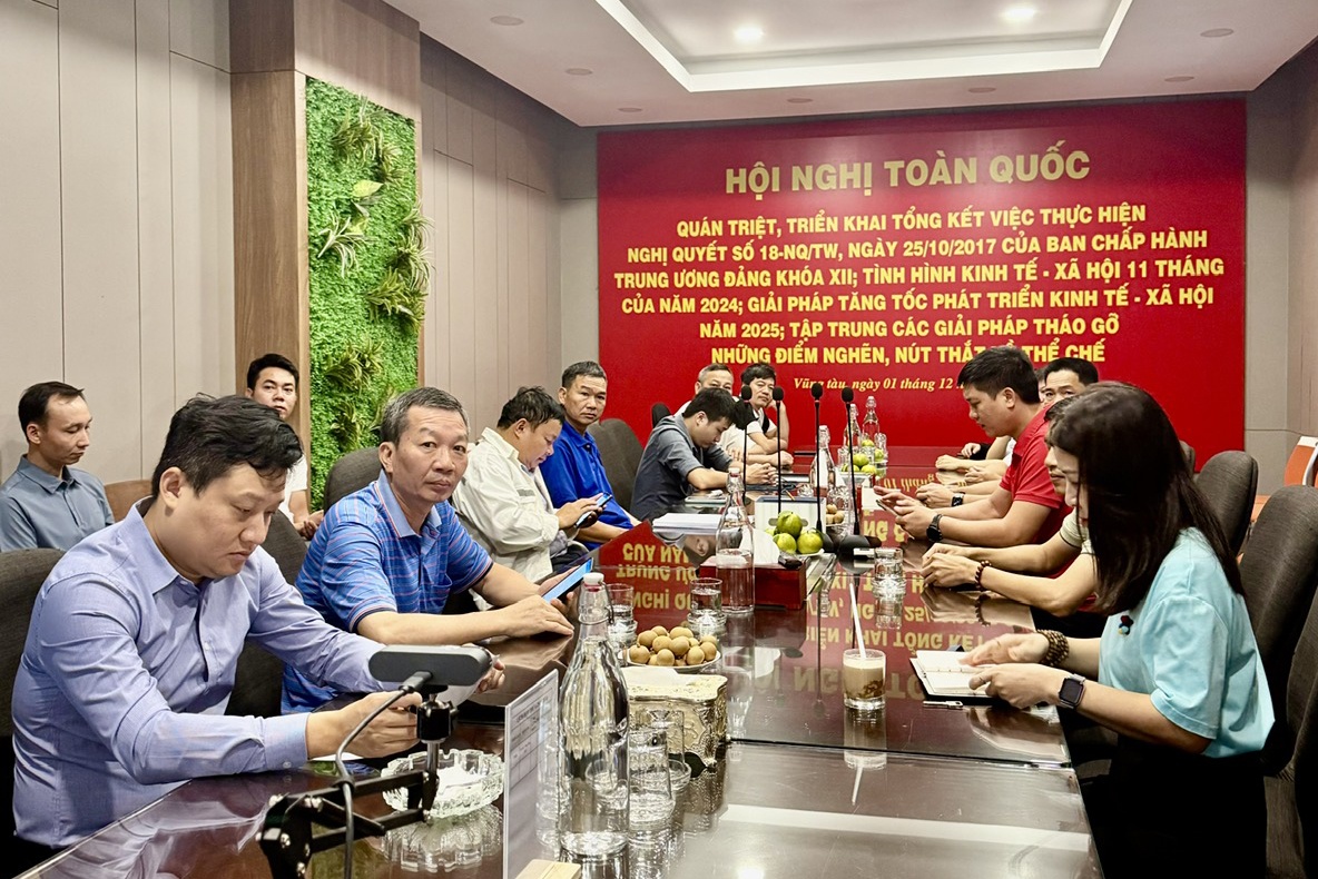Hơn 5.000 đảng viên Đảng bộ Tập đoàn tham dự Hội nghị quán triệt, triển khai tổng kết thực hiện Nghị quyết 18 Hơn 5.000 đảng viên Đảng bộ Tập đoàn tham dự Hội nghị quán triệt, triển khai tổng kết thực hiện Nghị quyết 18