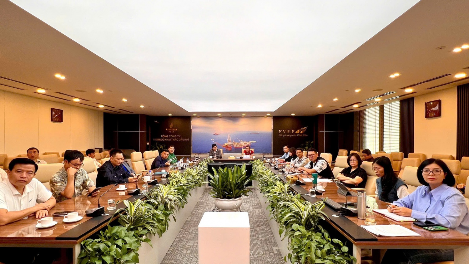 Hơn 5.000 đảng viên Đảng bộ Tập đoàn tham dự Hội nghị quán triệt, triển khai tổng kết thực hiện Nghị quyết 18 Hơn 5.000 đảng viên Đảng bộ Tập đoàn tham dự Hội nghị quán triệt, triển khai tổng kết thực hiện Nghị quyết 18