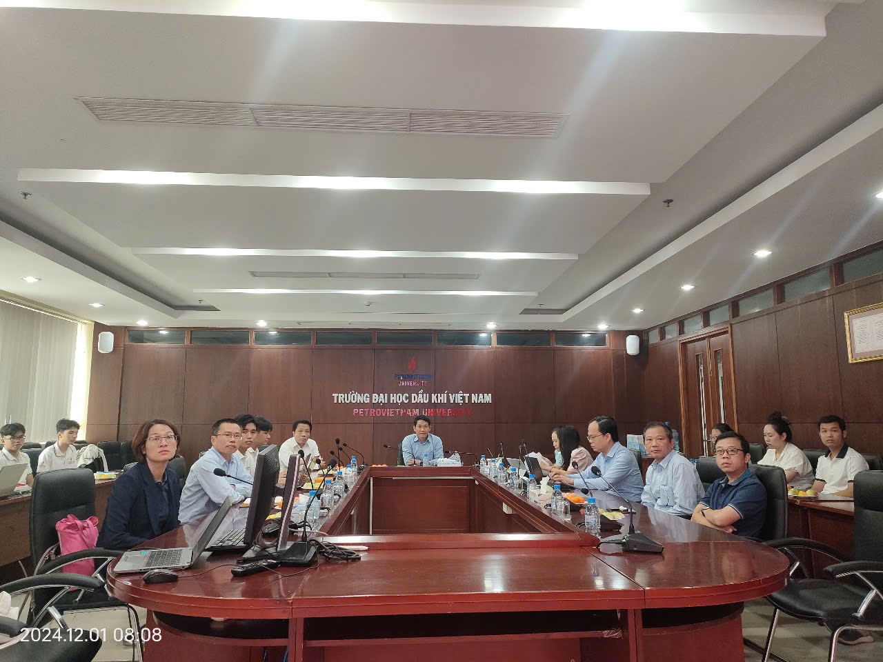 Đảng bộ Tập đoàn Dầu khí Quốc gia Việt Nam quán triệt, triển khai tổng kết thực hiện Nghị quyết 18 Hơn 5.000 đảng viên Đảng bộ Tập đoàn tham dự Hội nghị quán triệt, triển khai tổng kết thực hiện Nghị quyết 18