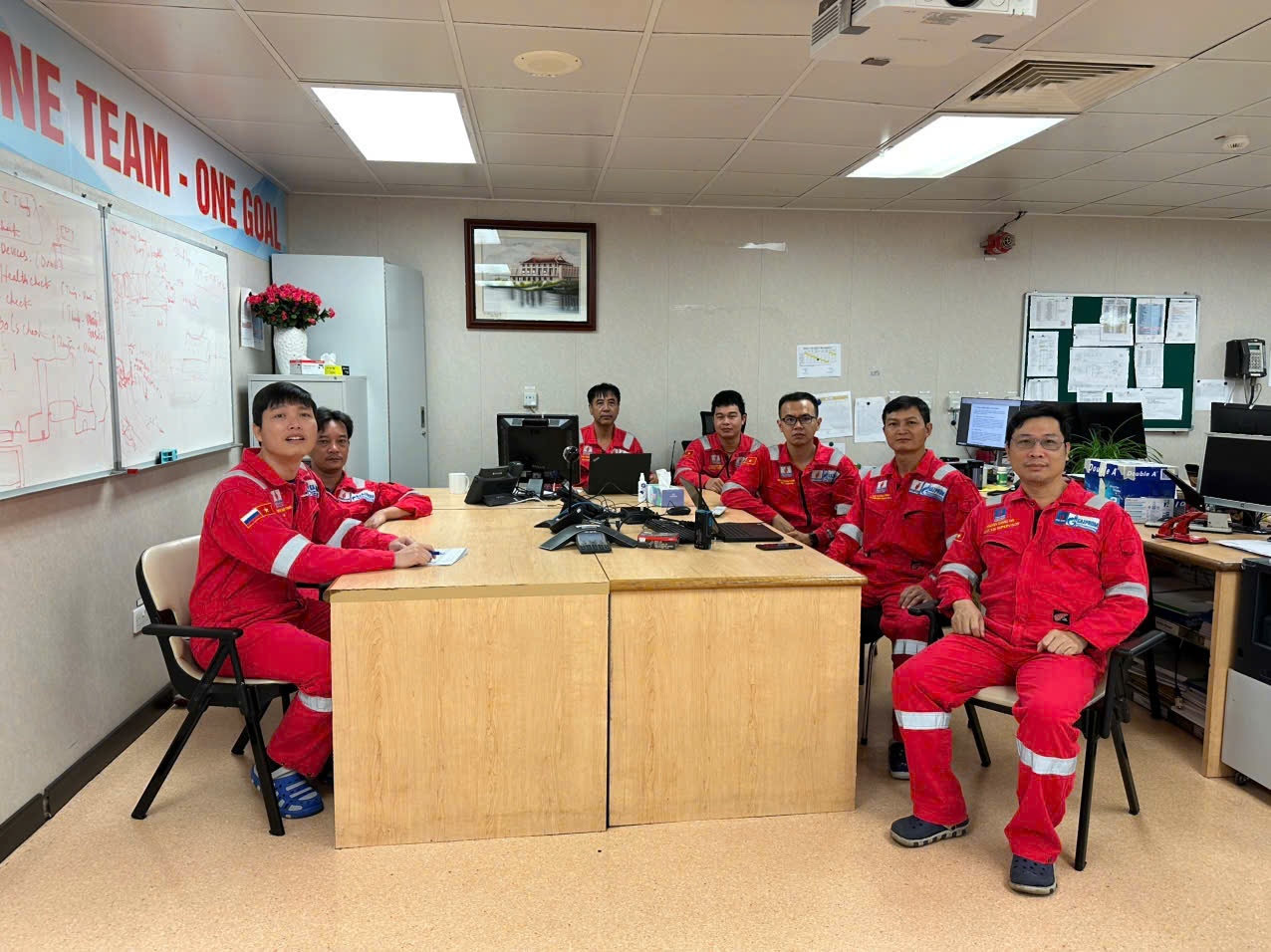 Đảng bộ Tập đoàn Dầu khí Quốc gia Việt Nam quán triệt, triển khai tổng kết thực hiện Nghị quyết 18 Hơn 5.000 đảng viên Đảng bộ Tập đoàn tham dự Hội nghị quán triệt, triển khai tổng kết thực hiện Nghị quyết 18